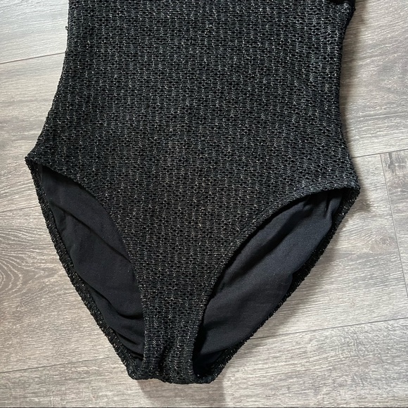 La Blanca by rod beattie woven metallic textured halter one piece. Size 12 - Picture 7 of 8